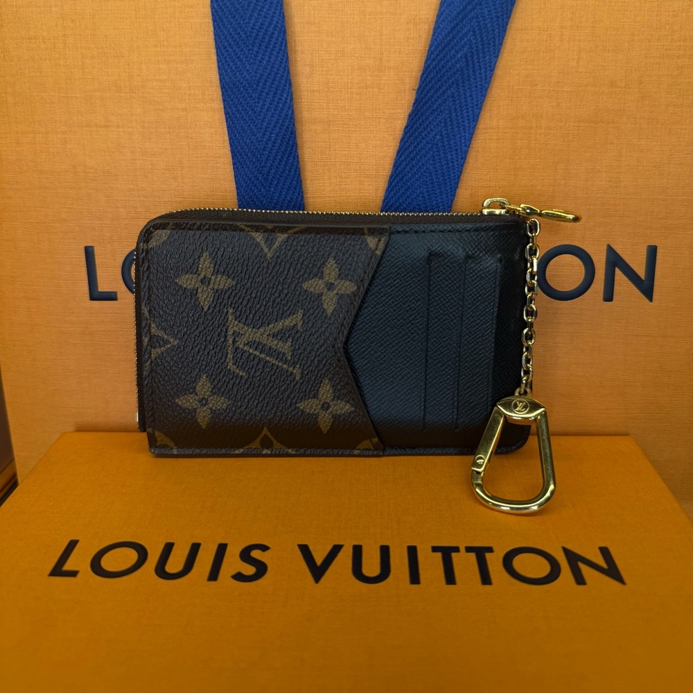 AUTHENTIC Louis Vuitton Card Holder Recto Verso Wallet in Monogram - Picture 9 of 12